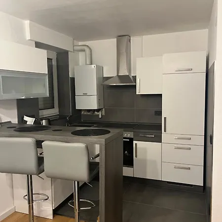 2 Airport Apartment
